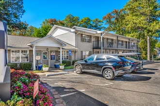 Woodgate Apartments in Atlanta, GA - Building Photo - Building Photo
