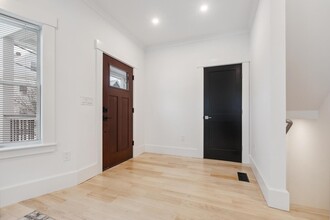 30 Baldwin St-Unit -1 in Malden, MA - Foto de edificio - Building Photo