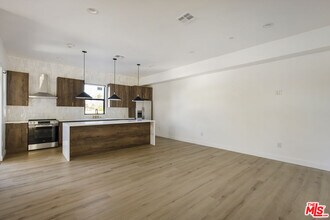 2651 Vineyard Ave in Los Angeles, CA - Foto de edificio - Building Photo