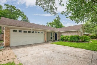 9011 Bintliff Dr in Houston, TX - Building Photo - Building Photo