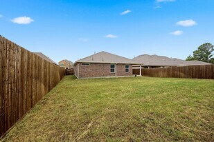 2008 Apalis Dr in Denton, TX - Building Photo