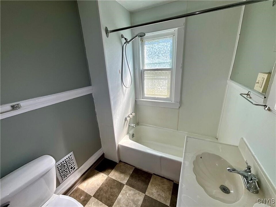 106 Bishop St in Watertown, NY - Building Photo