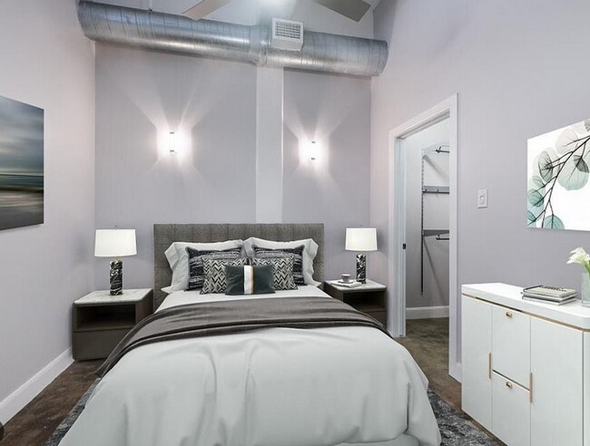 831 S Flores St in San Antonio, TX - Foto de edificio - Building Photo