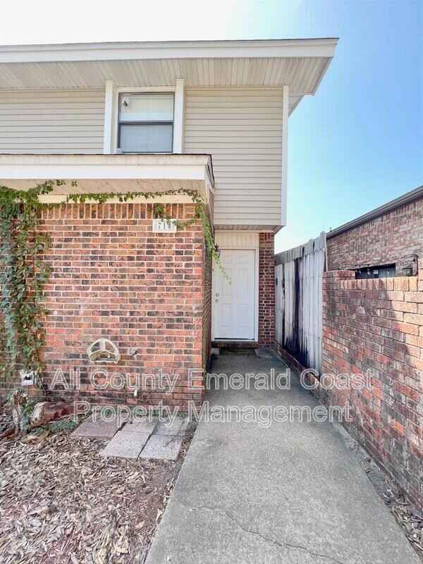 714 Legion Dr in Destin, FL - Building Photo - Building Photo