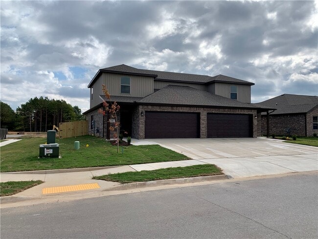 402 Red Robin St in Centerton, AR - Building Photo - Building Photo