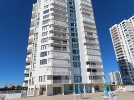 3047 S Atlantic Ave in Daytona Beach, FL - Building Photo
