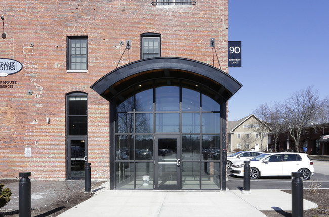 Frank Jones Brew Yard in Portsmouth, NH - Foto de edificio - Building Photo