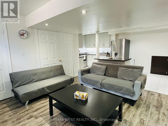 76 Lexington Rd in Brampton, ON - Building Photo - Building Photo