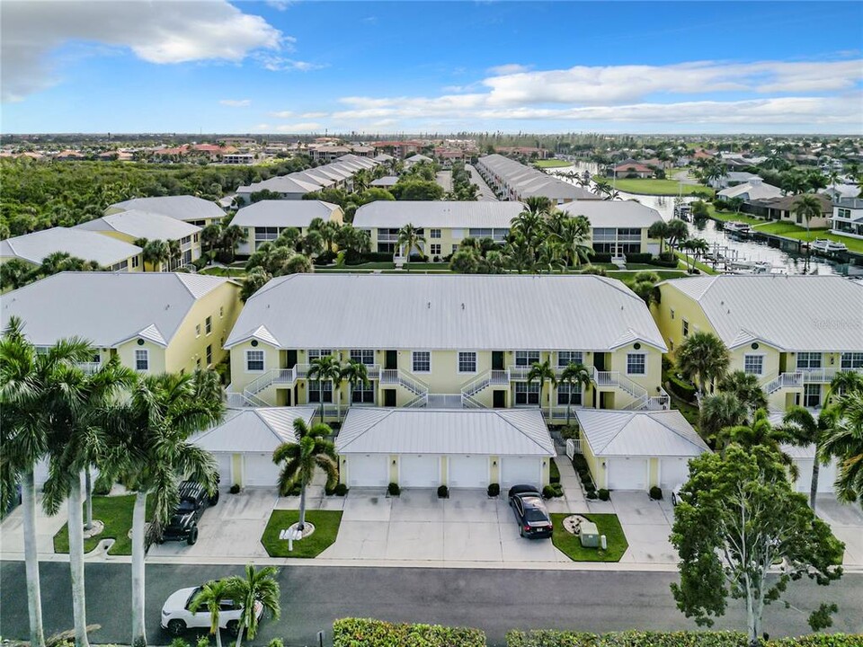 2000 Bal Harbor Blvd in Punta Gorda, FL - Foto de edificio