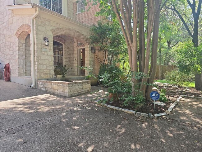 11305 Taylor Draper Ln in Austin, TX - Building Photo - Building Photo