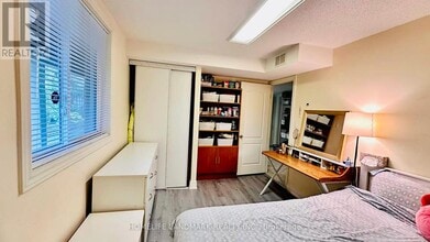 26 Ashglen Ct in Toronto, ON - Building Photo - Building Photo