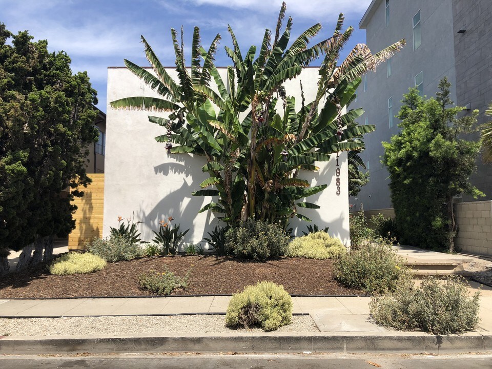 11983 Walnut Ln, Unit 3 in Los Angeles, CA - Building Photo