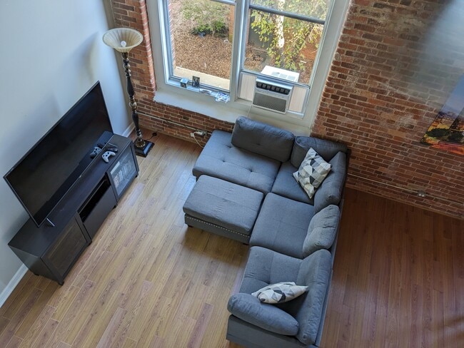 201 S Hoskins Rd, Unit Rare Loft Living in Charlotte, NC - Building Photo - Building Photo