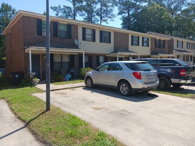 property at 7698 Hunters Ridge Ln