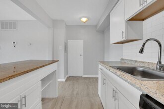 2625 Wagon Dr in Alexandria, VA - Building Photo - Building Photo