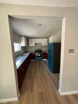 2102 Jones Rd in Baytown, TX - Building Photo