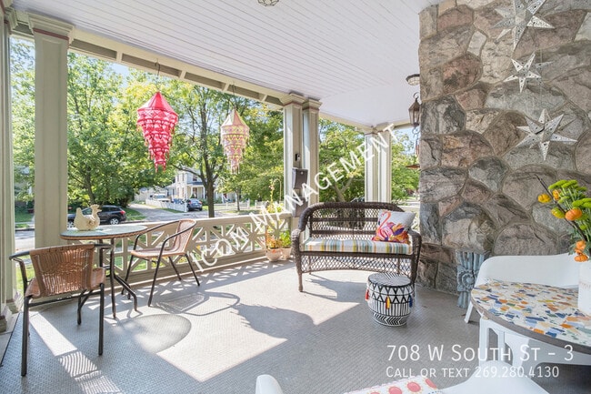 708 W South St in Kalamazoo, MI - Building Photo - Building Photo