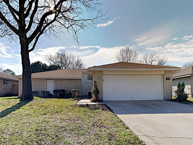 24031 Griffin House Ln
