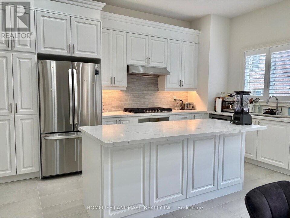 27 Current Dr in Richmond Hill, ON - Building Photo
