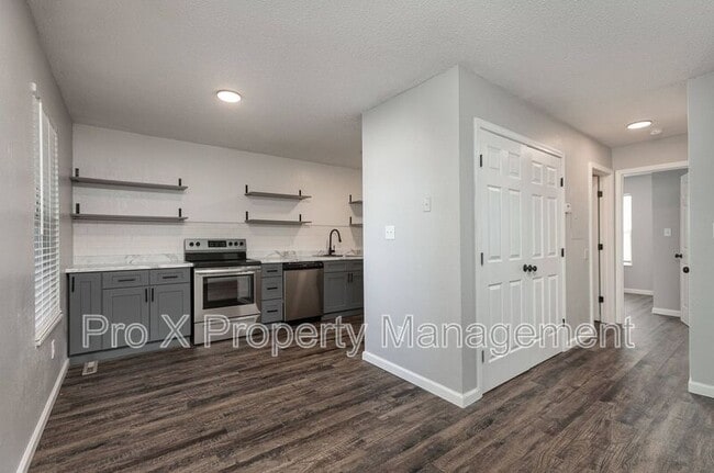 property at 1147 E Elm St