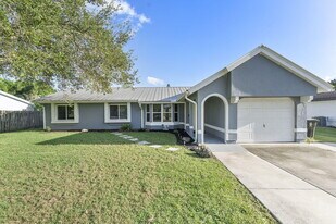 1974 SE Tiffany Ave in Port St. Lucie, FL - Building Photo