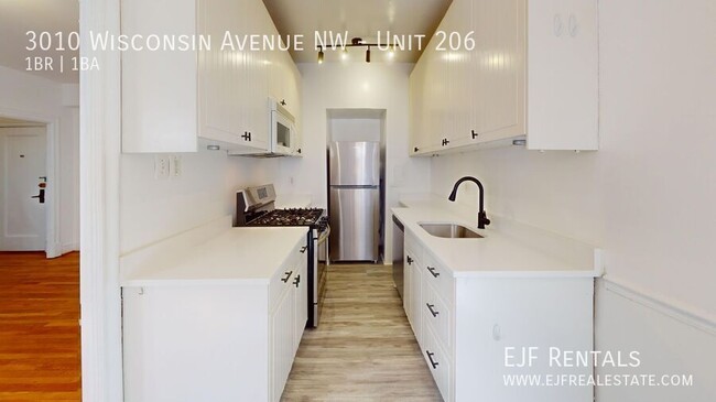 3010 Wisconsin Ave NW in Washington, DC - Building Photo - Building Photo
