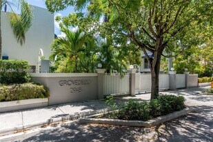 2945 Bridgeport Ave in Miami, FL - Building Photo