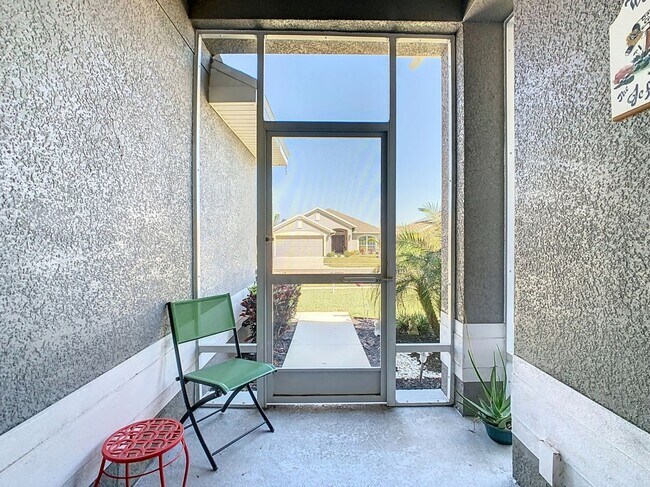 649 Meadow Pointe Dr in Haines City, FL - Foto de edificio - Building Photo