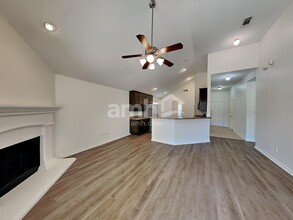 429 Brookhollow Ln in Saginaw, TX - Foto de edificio - Building Photo