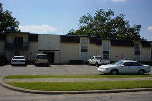 Villa Garrett Apartments in Dallas, TX - Foto de edificio - Building Photo