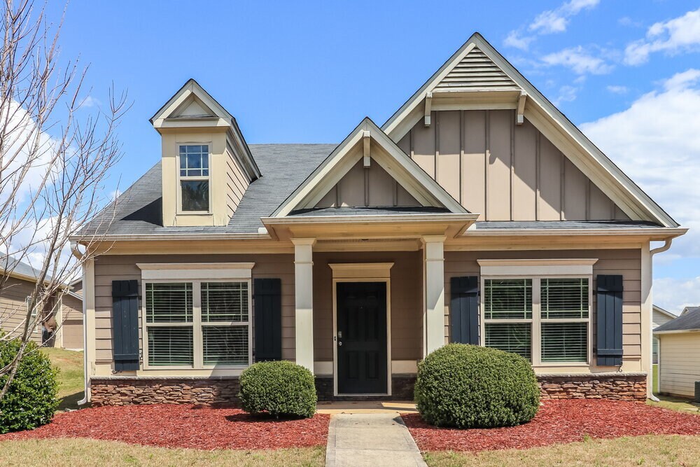 2950 E Captiva Dr in Douglasville, GA - Building Photo