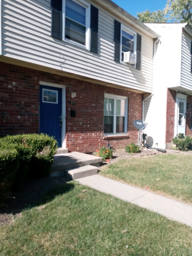 property at 290 Hedgewood Ct