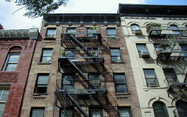 225 E 25th St in New York, NY - Foto de edificio - Building Photo