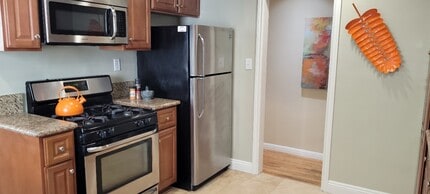 1357 S Orange Dr, Unit 1357 in Los Angeles, CA - Building Photo - Building Photo