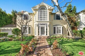 523 Avondale Ave in Los Angeles, CA - Building Photo - Building Photo