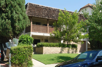 731 E Tujunga Ave in Burbank, CA - Building Photo - Building Photo