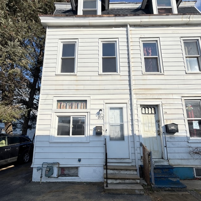 property at 815 N Silk St