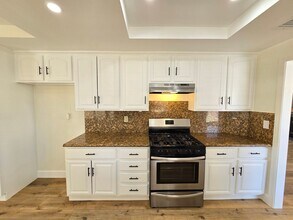 44208 Halcom Ave in Lancaster, CA - Building Photo - Building Photo