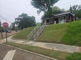 2000 Carnes Ave in Memphis, TN - Building Photo