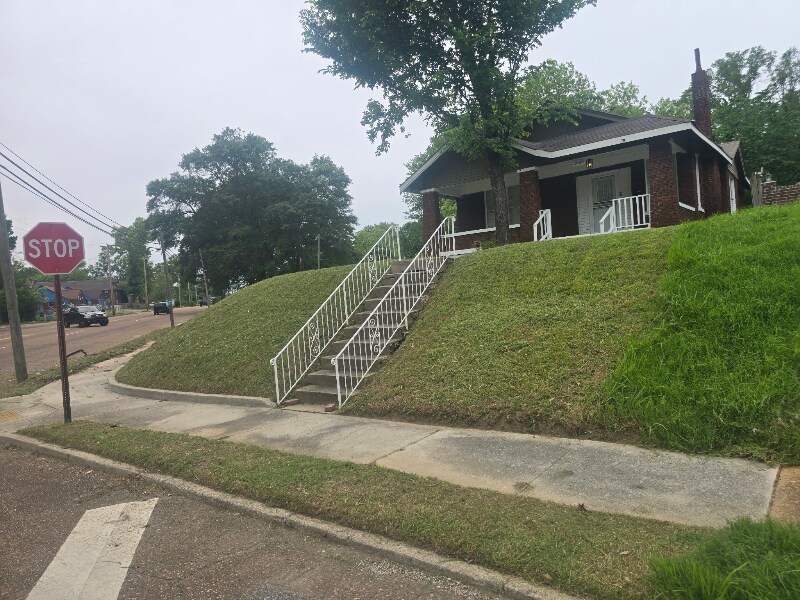 2000 Carnes Ave in Memphis, TN - Building Photo