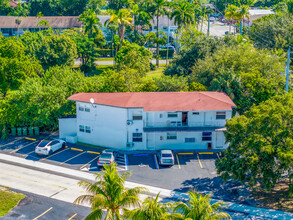 119 SE 9th St in Hallandale Beach, FL - Building Photo - Building Photo