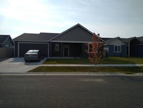 5091 W Mangowood Ct in Post Falls, ID - Building Photo - Building Photo