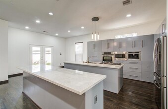 15959 Knolls Lodge Dr in Houston, TX - Building Photo - Building Photo
