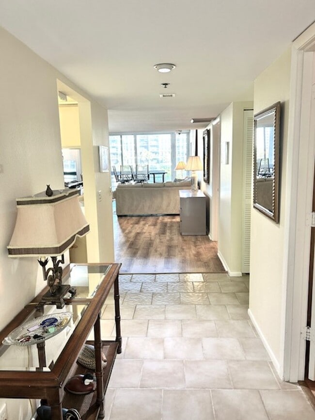 1095 Gulf of Mexico Dr in Longboat Key, FL - Building Photo - Building Photo