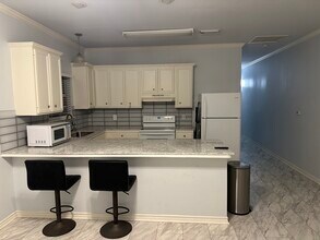 824 10th St, Unit A in Galveston, TX - Foto de edificio - Building Photo