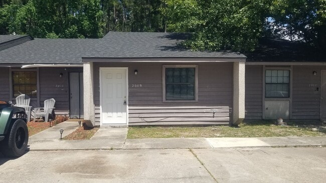 property at 2009 Melrose Dr