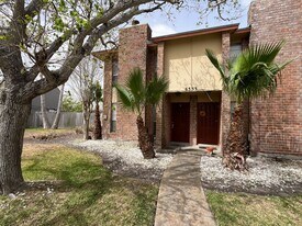6533 Long Meadow Dr in Corpus Christi, TX - Building Photo
