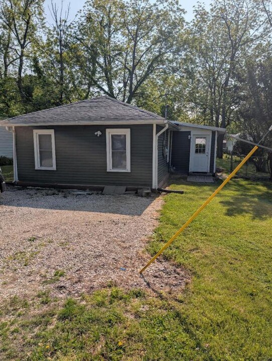 6141 Milton Ct in Coloma, MI - Building Photo