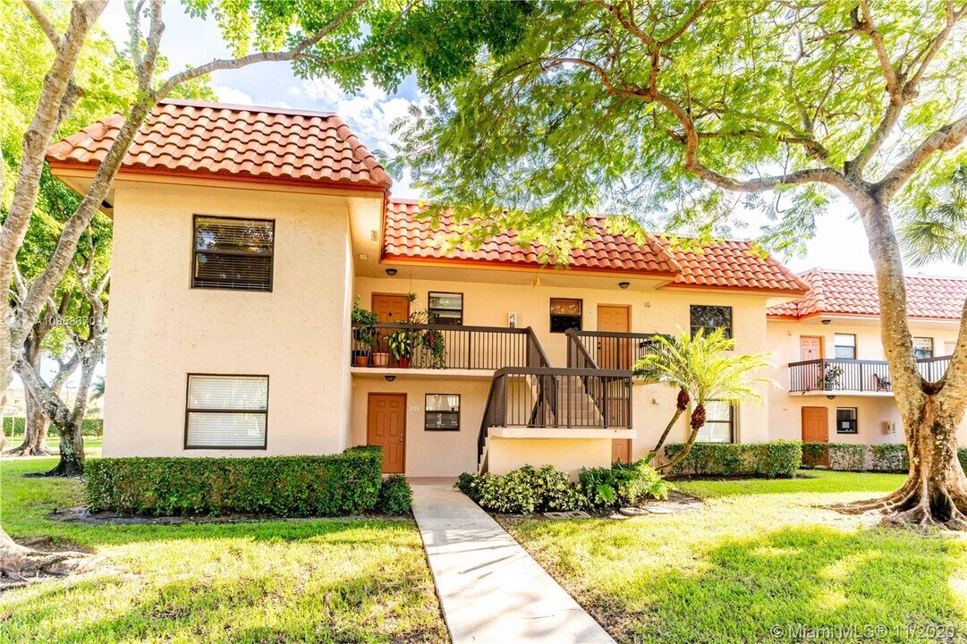 15805 W Waterside Cir-Unit -201 in Sunrise, FL - Building Photo