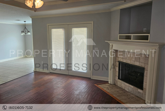 121 Cherry Laurel Cir in Pearl, MS - Building Photo - Building Photo